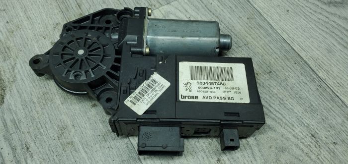 Моторчик склопідіймача передній правий Peugeot 307 9634457480, 0130821766 б/в
