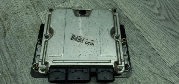 Блок керування двигуном 2.0 HDI Peugeot 307 0281011081, 9647472780 б/в