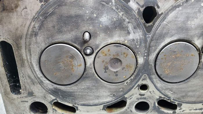 Головка блоку циліндрів (ГБЦ) Peugeot 307 2.0 HDI, оригінал 9633760210, б/в