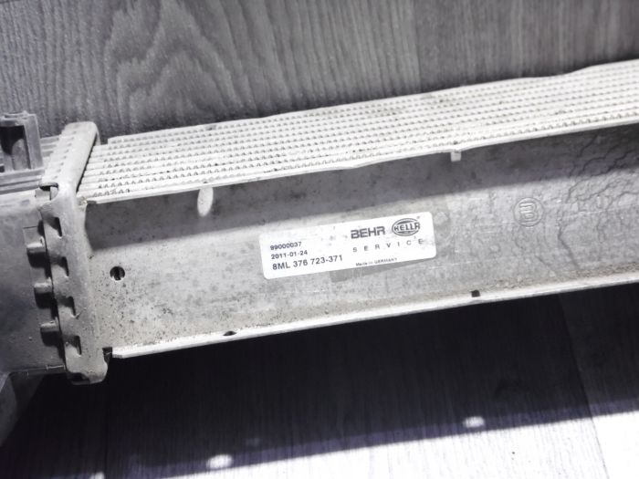 Радіатор інтеркулера Hella 8ML376723371 – Peugeot, Citroën (б/в)
