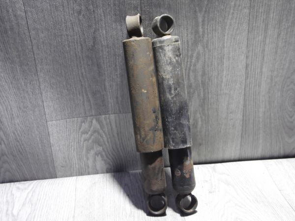 Пара задніх амортизаторів ВАЗ 2101–2107 (б/в, оригінал)