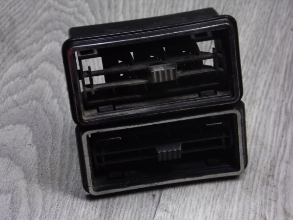 Дефлектор повітроводу бічний ВАЗ 2104, 2105, 2107 (б/у)