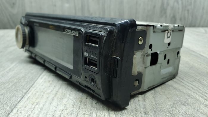 Автомагнітола CYCLONE MP-1061C – Оригінал, б/в, USB, SD, FM для ВАЗ 2101-21099