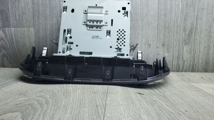 Магнітола Hyundai Tucson з рамкою (96170-D70104X) б/в | Купити магнітолу Туксон