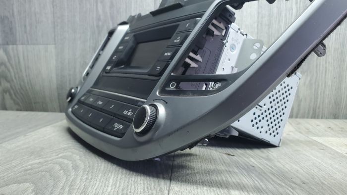 Магнітола Hyundai Tucson з рамкою (96170-D70104X) б/в | Купити магнітолу Туксон