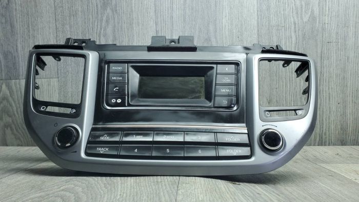 Магнітола Hyundai Tucson з рамкою (96170-D70104X) б/в | Купити магнітолу Туксон
