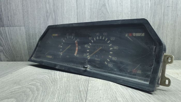 Щиток,панель приладів Москвіч 2141